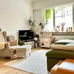 Charming 3-Bedroom House With Big City Garden, Ideal For Expats Or Families